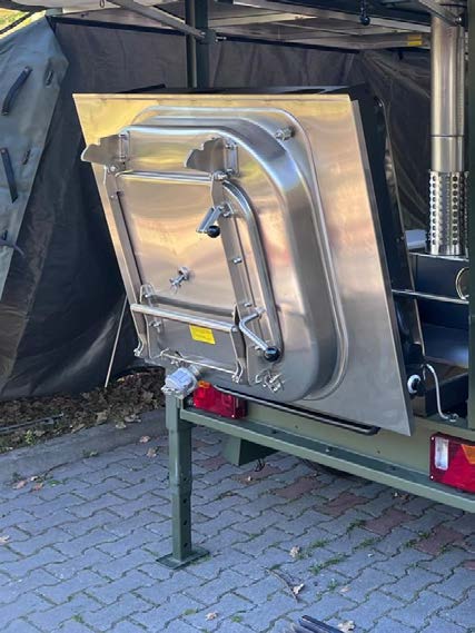 Zbliżenie elementów roboczych kuchni Teuvan FK2000 pod rozłożonym zadaszeniem.